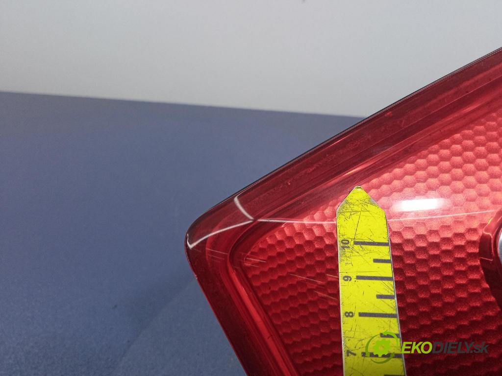 Audi A4 2000 svetlo / reflektor zad ľavá Vonkajsia: 8E0945095