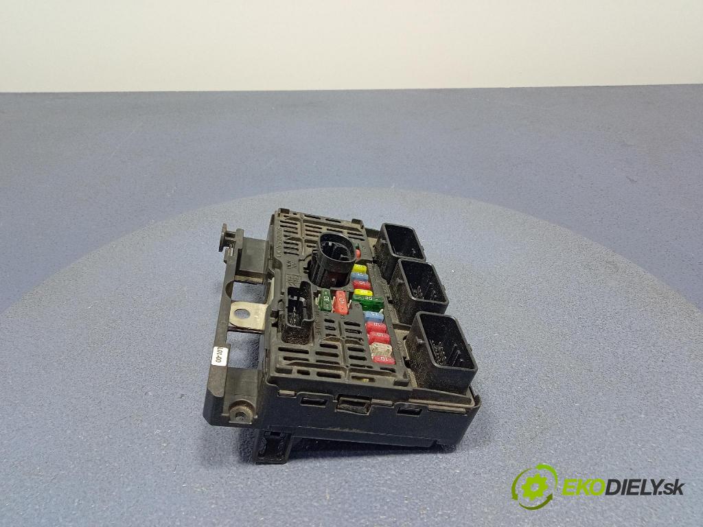 Peugeot 407 2006 skrinka Poistky: 9661682580