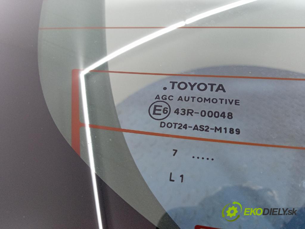 Toyota C-hr 2017 zadna dveře kufra: kufra: