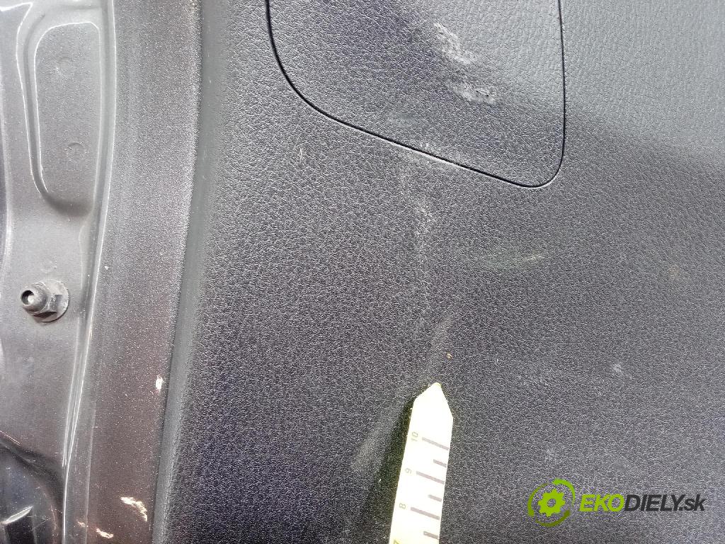 Toyota C-hr 2017 zadna dveře kufra: kufra: