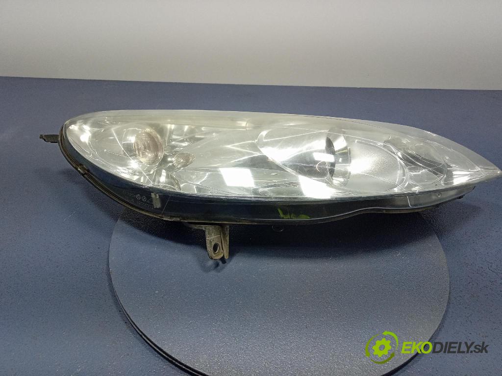 Peugeot 407 2006 Reflektor: v pravo: 0301213604