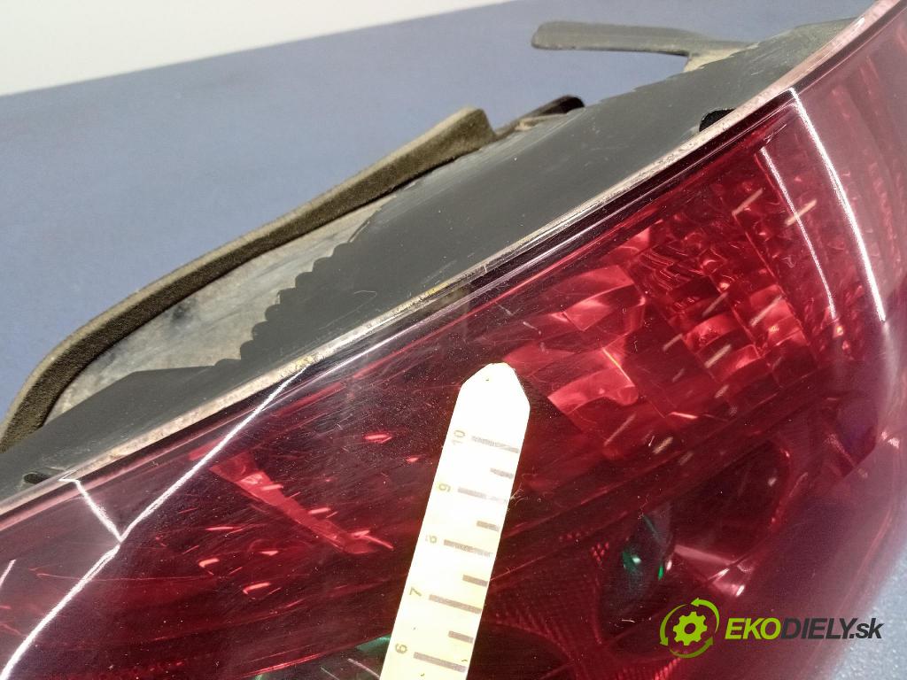 Peugeot 407 2006 svetlo / reflektor zad ľavá Vonkajsia: