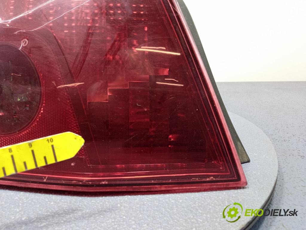 Peugeot 407 2006 svetlo / reflektor zad ľavá Vonkajsia: