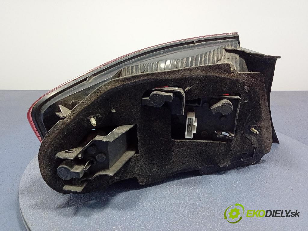 Peugeot 407 2006 svetlo / reflektor zad Prava: Vonkajsia: