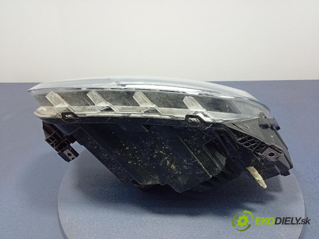 Dacia Duster 0 Reflektor: v pravo: 