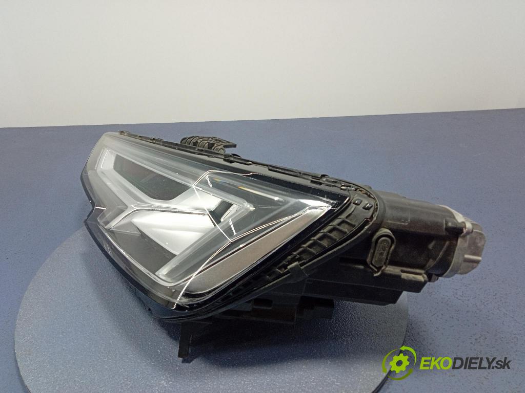 Audi A4 0 Reflektor: Vľavo: