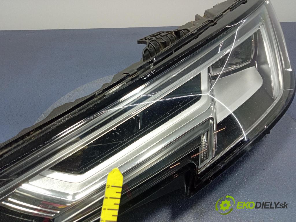 Audi A4 0 Reflektor: Vľavo: 