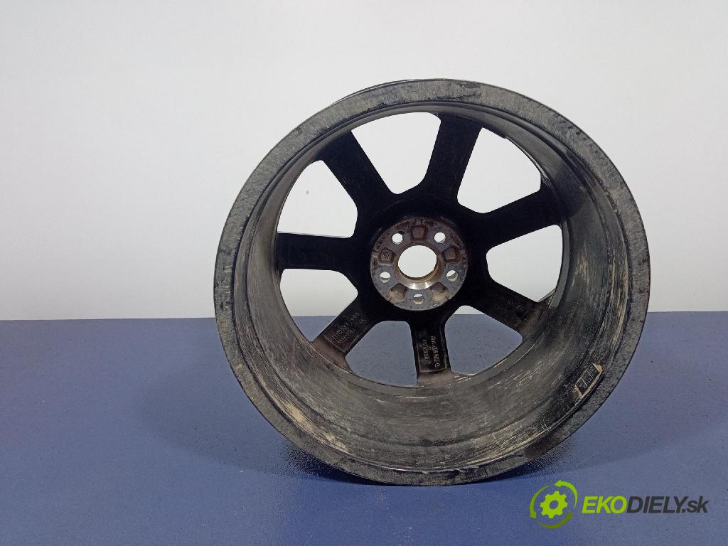 Audi A1 0 Ráfiky: Hlinikové: