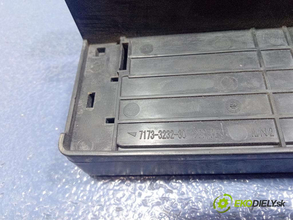 Toyota C-hr 2017 inštalácia Elektrický: 7173-3232-30