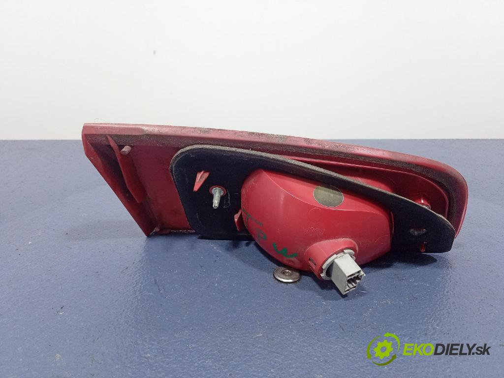 Mazda 2 2003 svetlo / reflektor zad Prava: Vnútri: 3M71-13547-AG