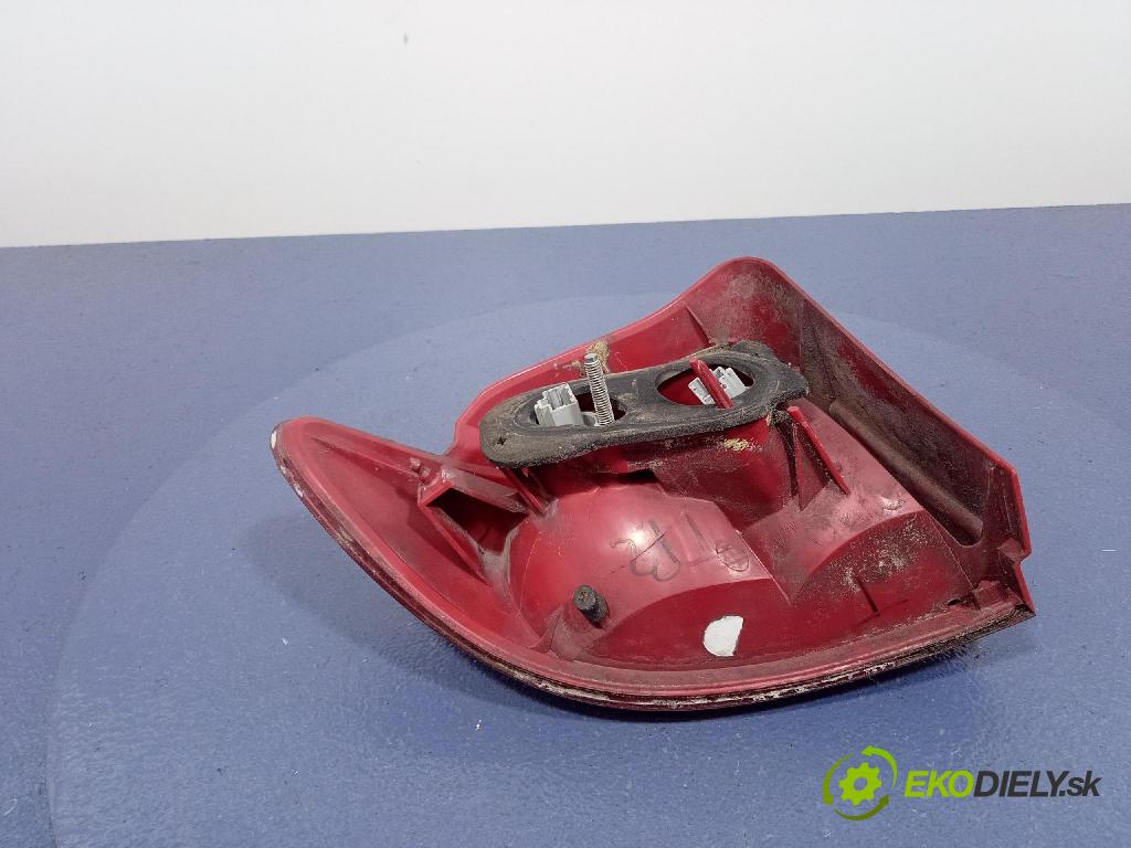 Mazda 2 2003 svetlo / reflektor zad Prava: Vonkajsia: