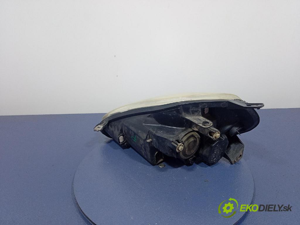 Fiat Punto 2009 Reflektor: v pravo: