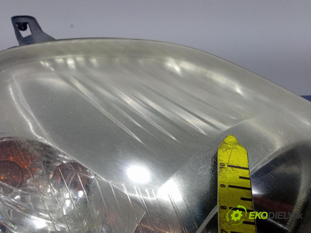 Fiat Punto 2009 Reflektor: v pravo: