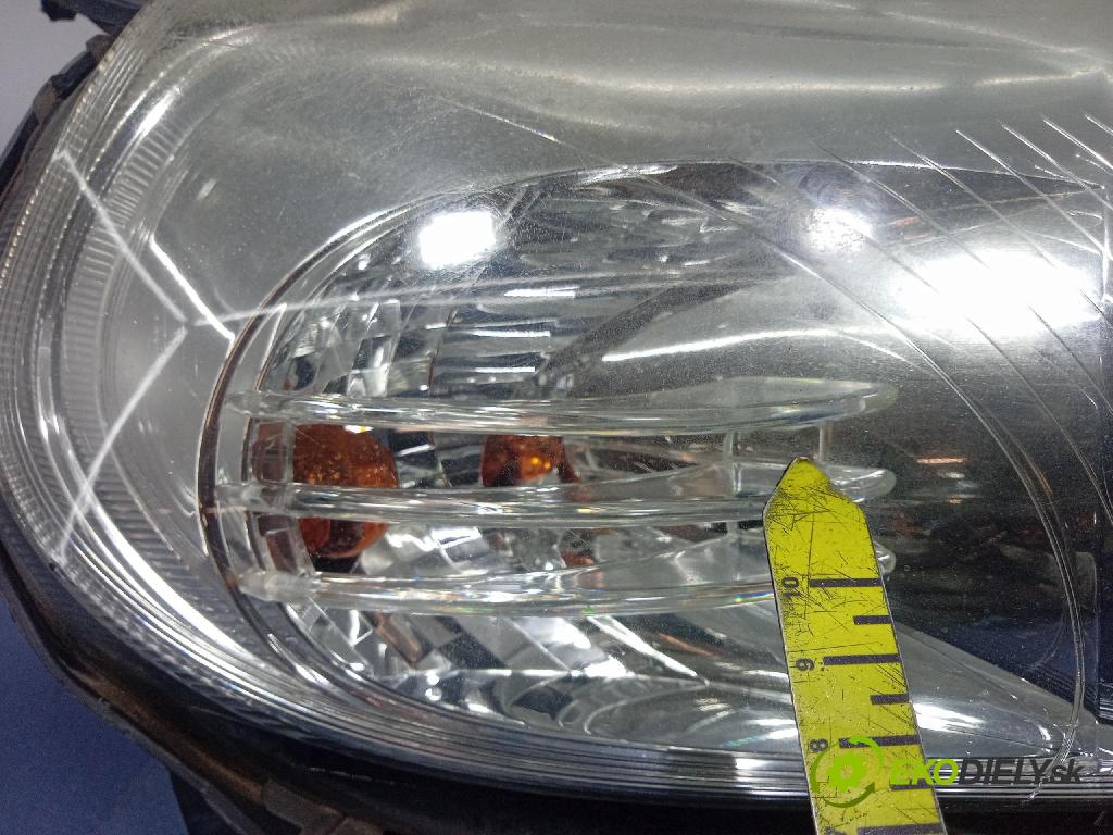 Fiat Punto 2009 Reflektor: v pravo: