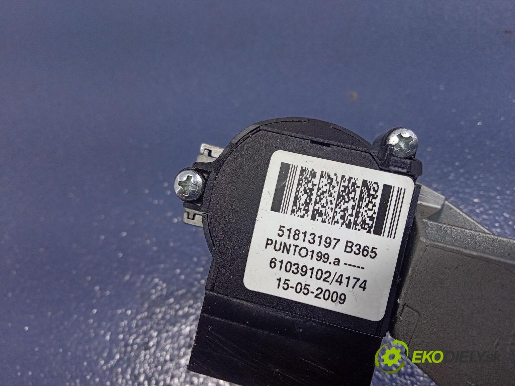 Fiat Punto 2009 riadiaca jednotka Motor: 51847326