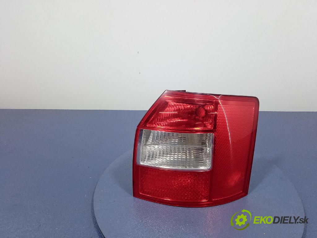 Audi A4 2001 svetlo / reflektor zad Prava: Vonkajsia: 8E945096