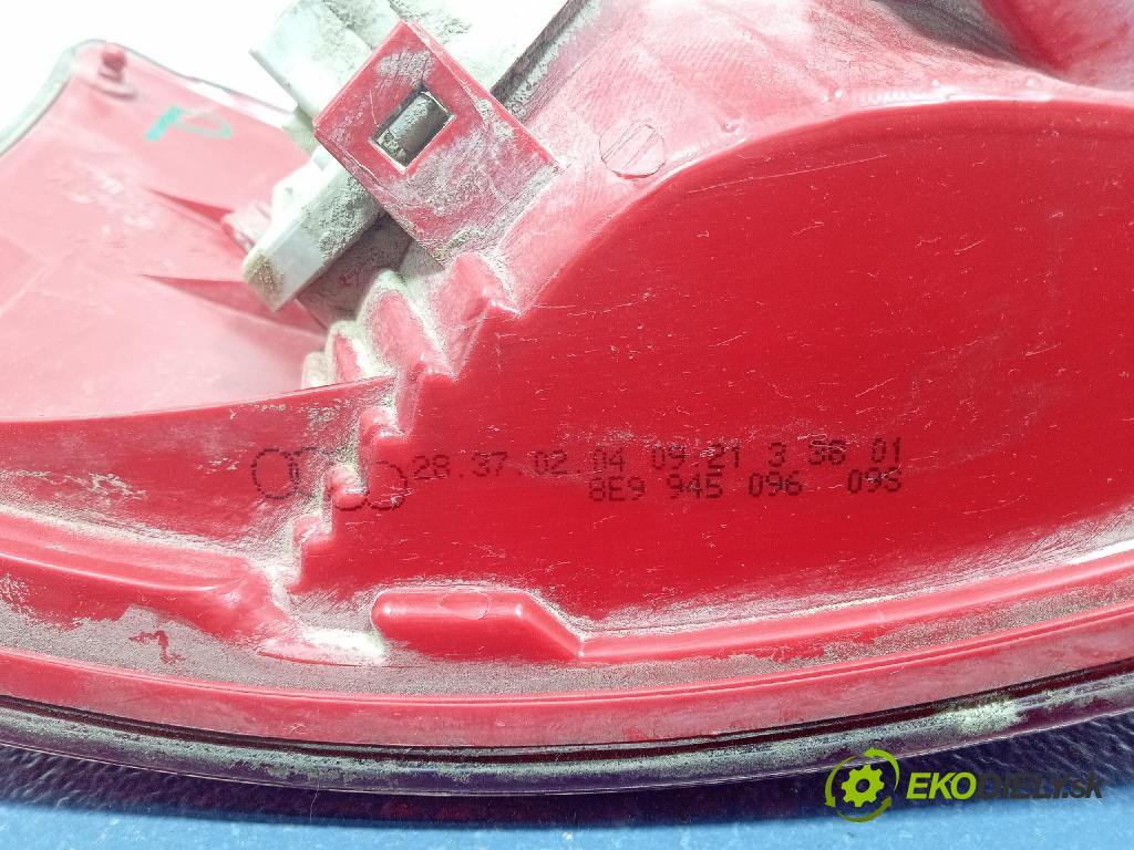 Audi A4 2001 svetlo / reflektor zad Prava: Vonkajsia: 8E945096