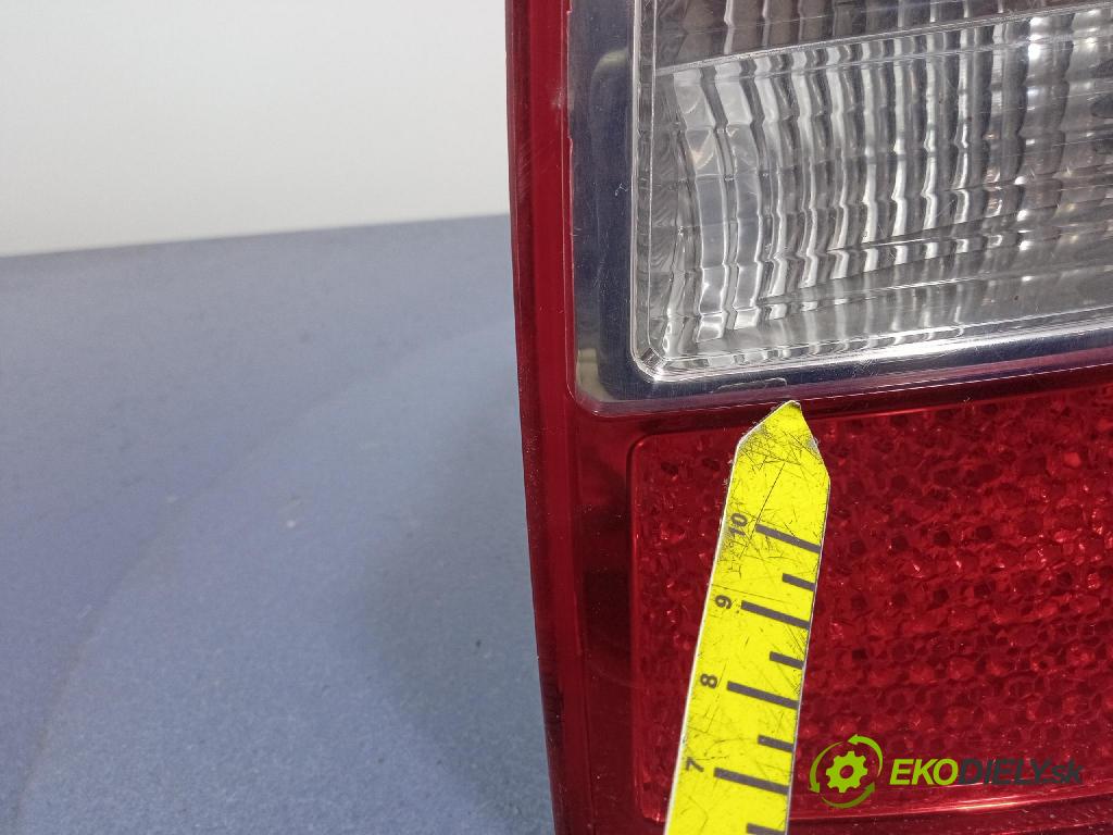 Audi A4 2001 svetlo / reflektor zad Prava: Vonkajsia: 8E945096