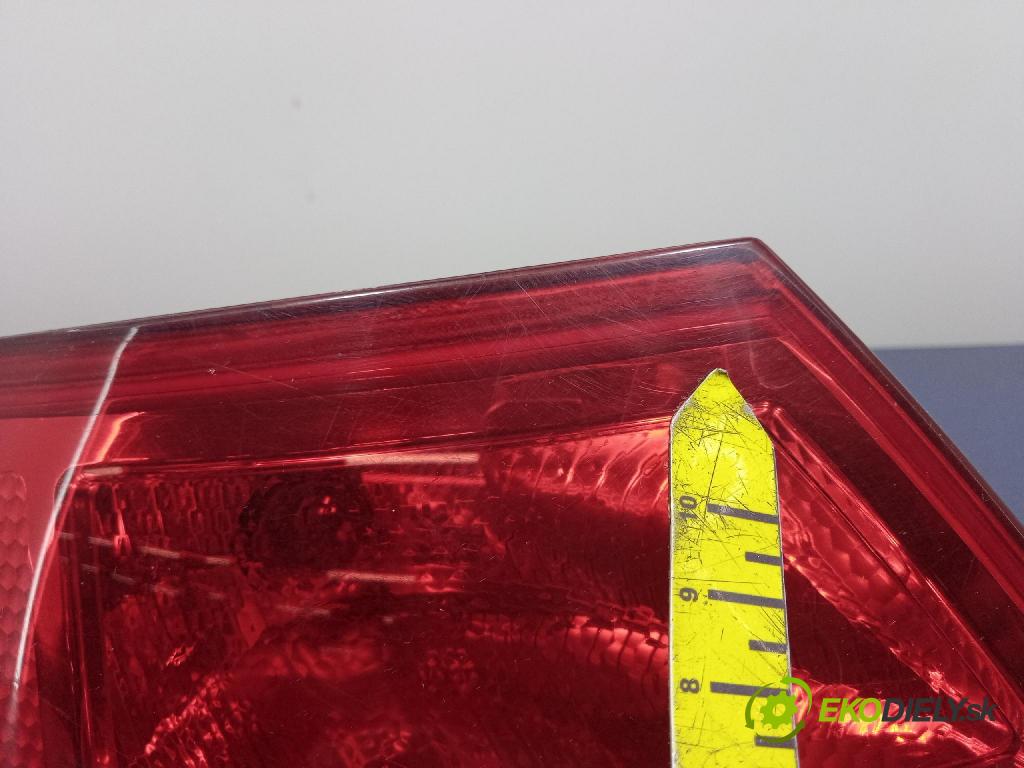 Audi A4 2001 svetlo / reflektor zad ľavá Vonkajsia: