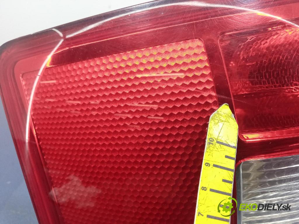 Audi A4 2001 svetlo / reflektor zad ľavá Vonkajsia: