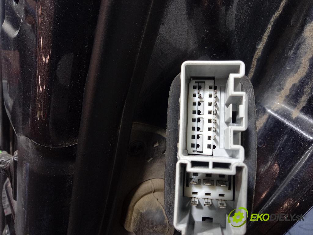 Jeep Grand Cherokee 2014 dvere zad Vľavo:
