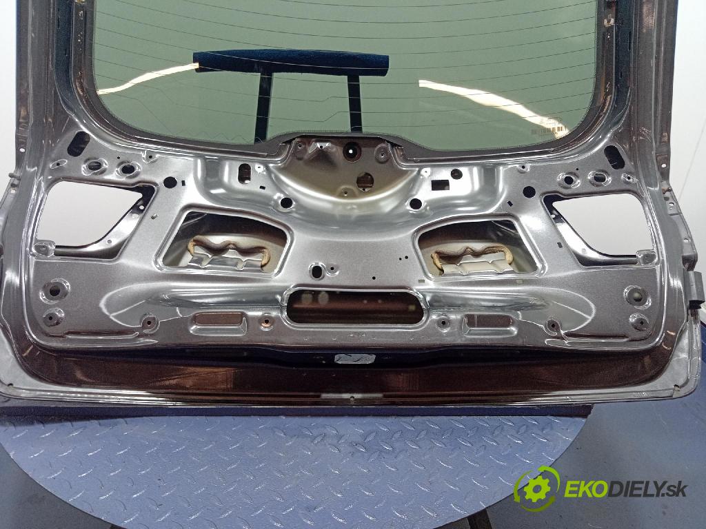 Jeep Grand Cherokee 2014 zadna dveře kufra: kufra: