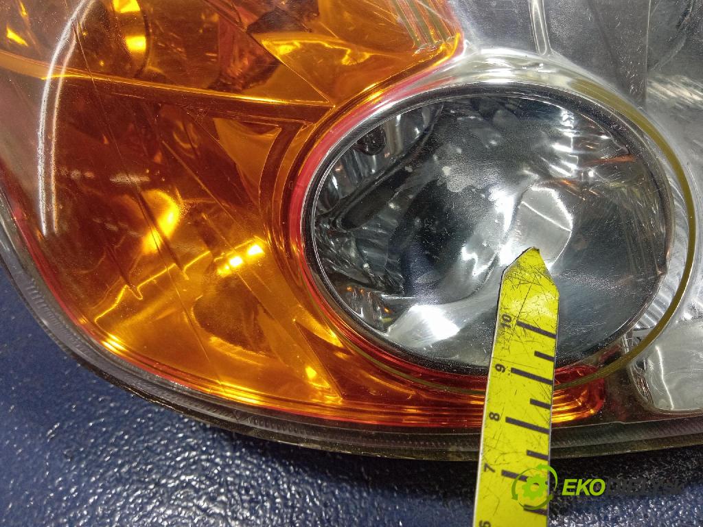 Honda Civic 2002 Reflektor: v pravo: P0882R