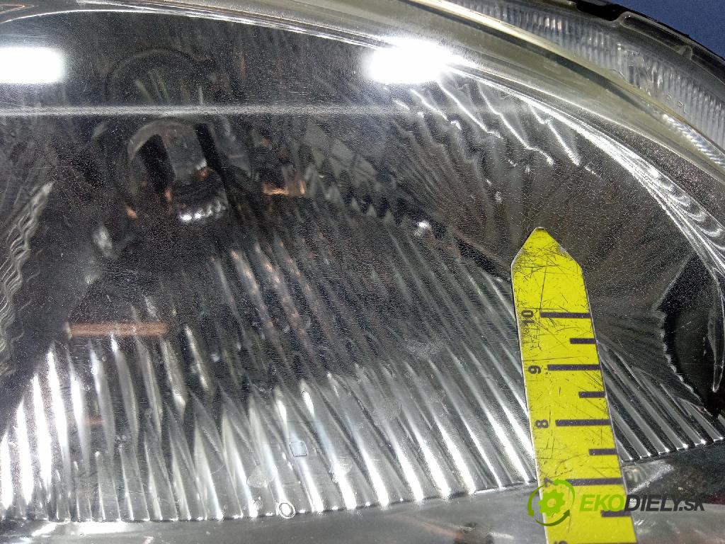 Honda Civic 2002 Reflektor: v pravo: P0882R