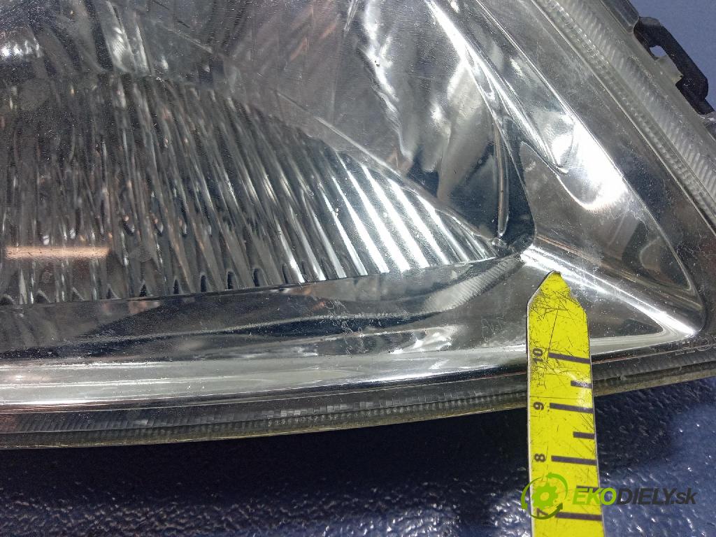 Honda Civic 2002 Reflektor: v pravo: P0882R