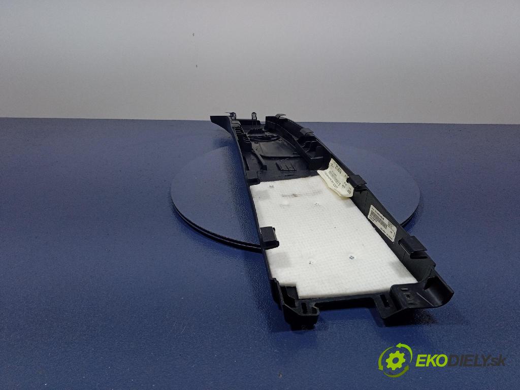 Jeep Grand Cherokee 2014 kryt Plast: Interiéry: