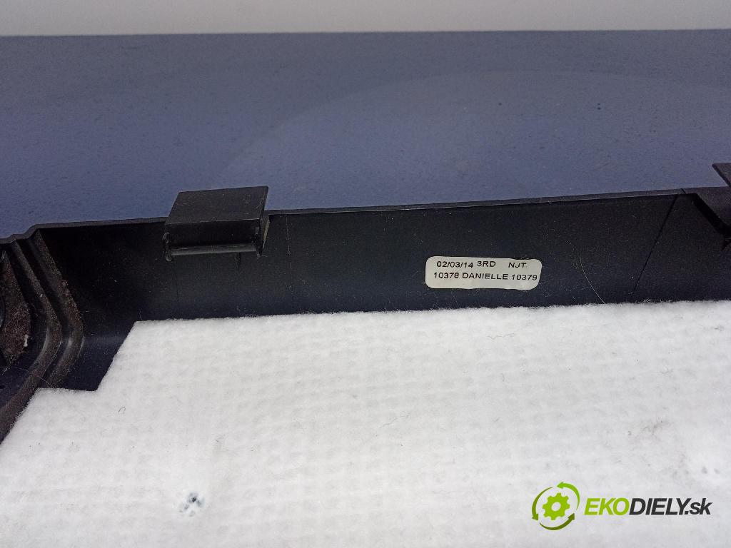 Jeep Grand Cherokee 2014 kryt Plast: Interiéry: