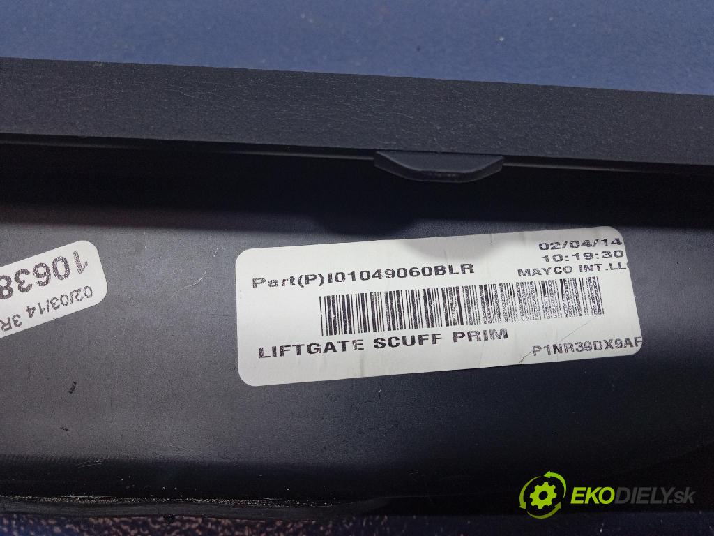 Jeep Grand Cherokee 2014 lišta kufra: I01049060BLR