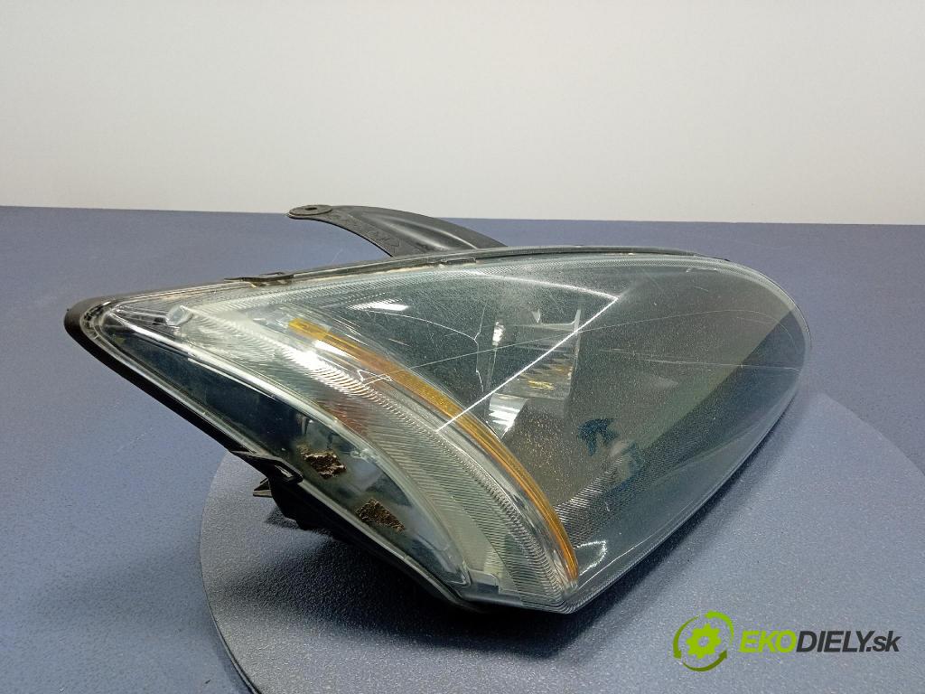 Ford Focus 2005 Reflektor: v pravo: