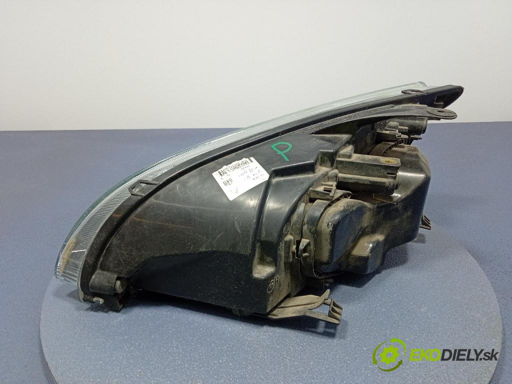 Ford Focus 2005 Reflektor: v pravo: