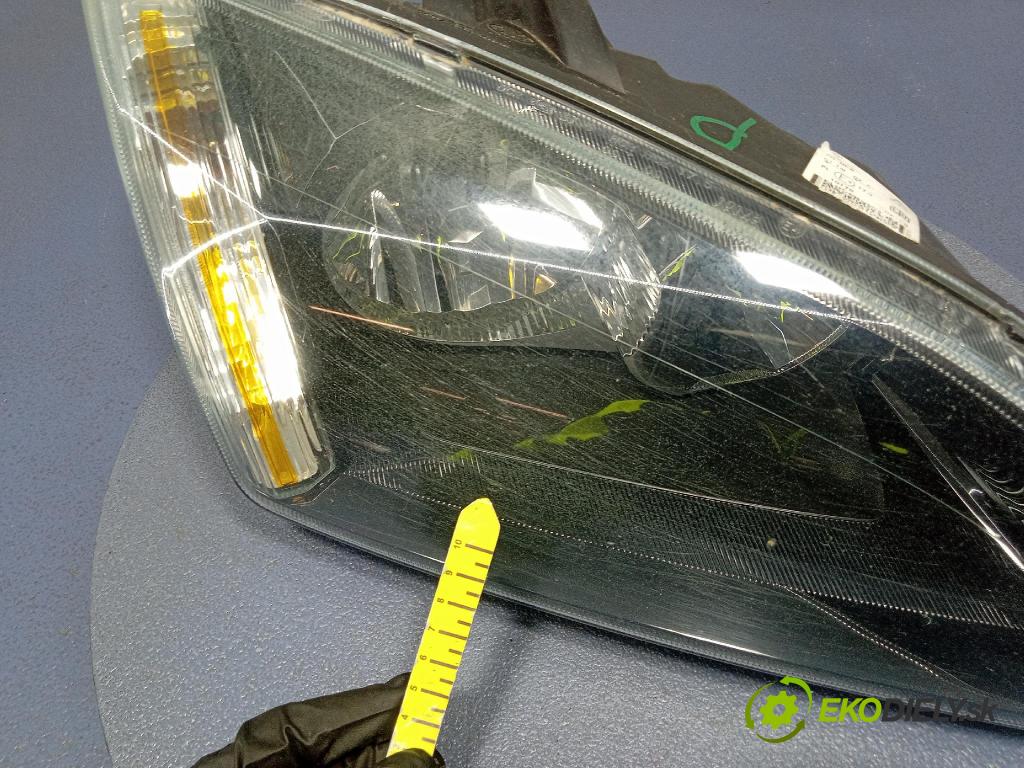 Ford Focus 2005 Reflektor: v pravo: