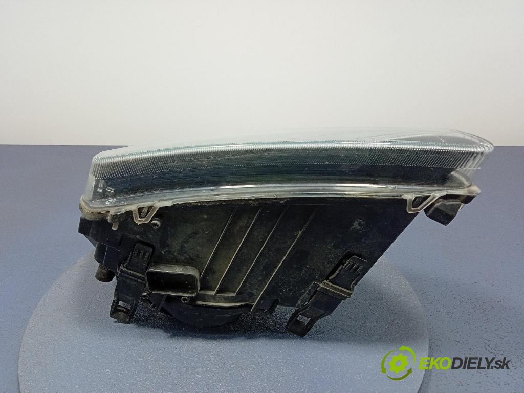 Ford Focus 2005 Reflektor: v pravo: 