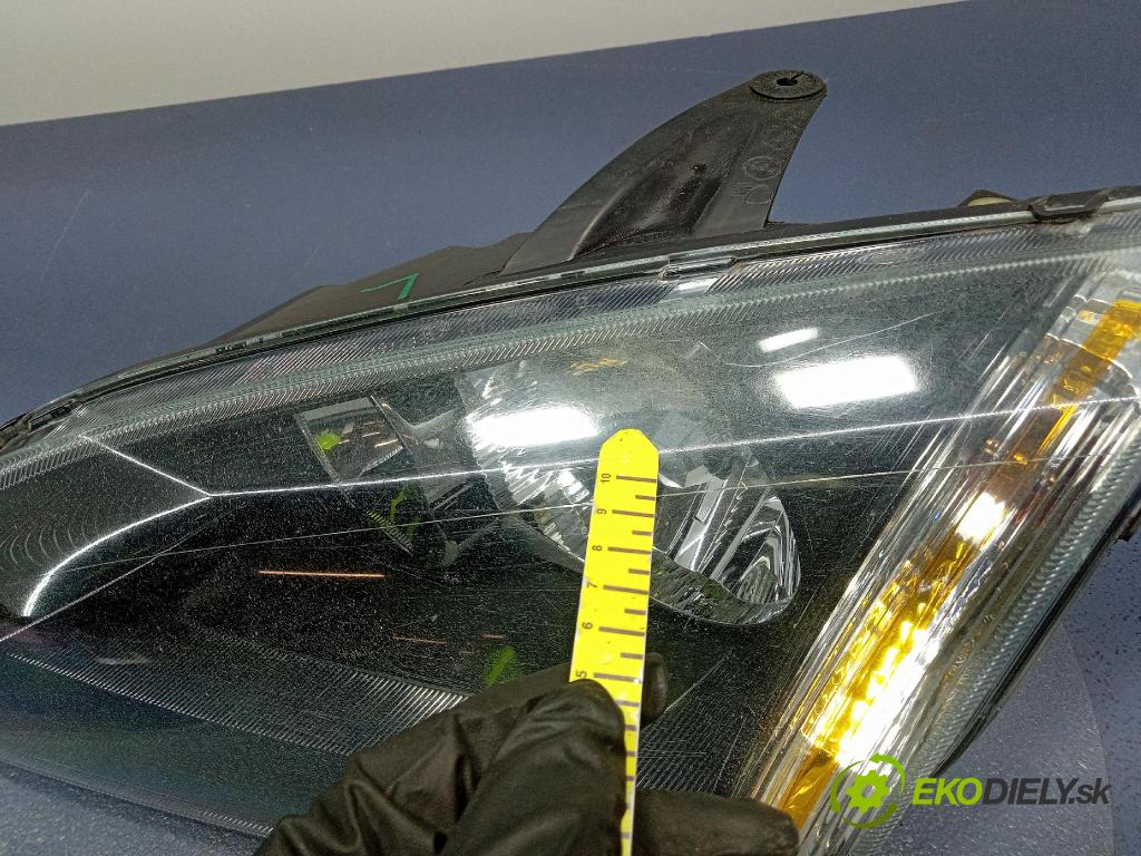 Ford Focus 2005 Reflektor: Vľavo: