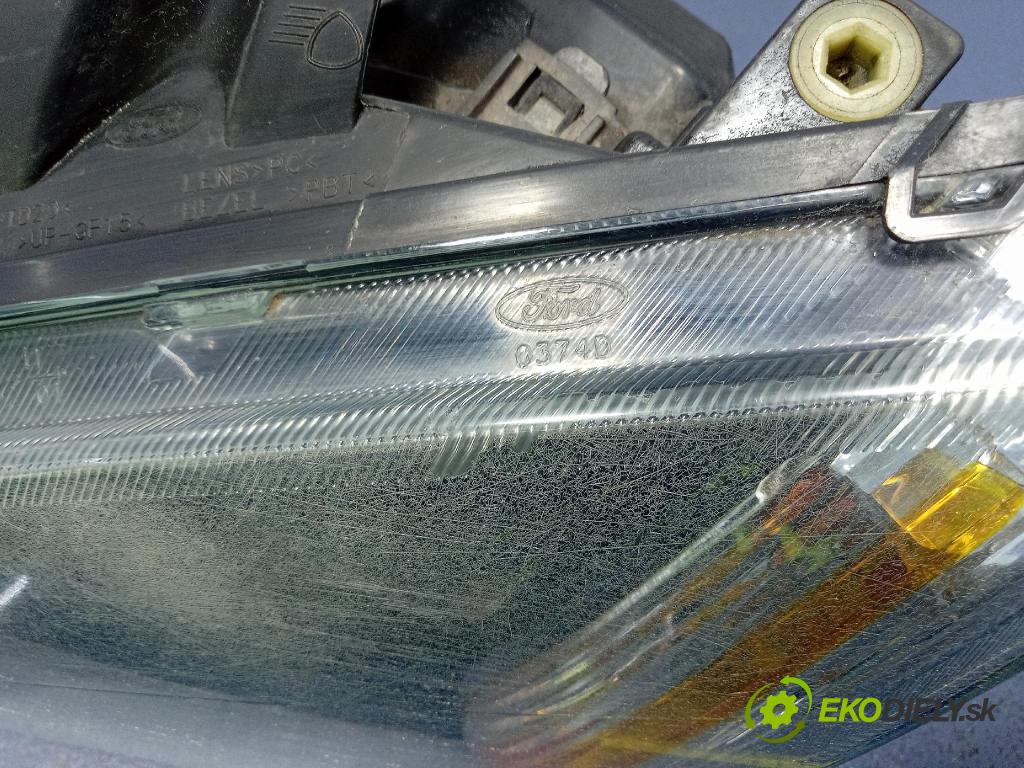 Ford Focus 2005 Reflektor: Vľavo: