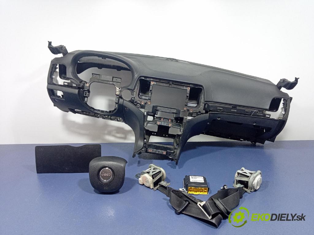 Jeep Grand Cherokee 2014 kokpit,pristrojová doska