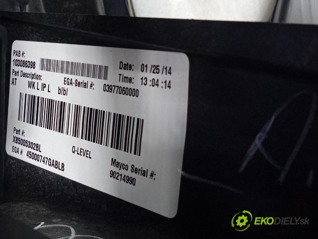 Jeep Grand Cherokee 2014 kokpit,pristrojová doska