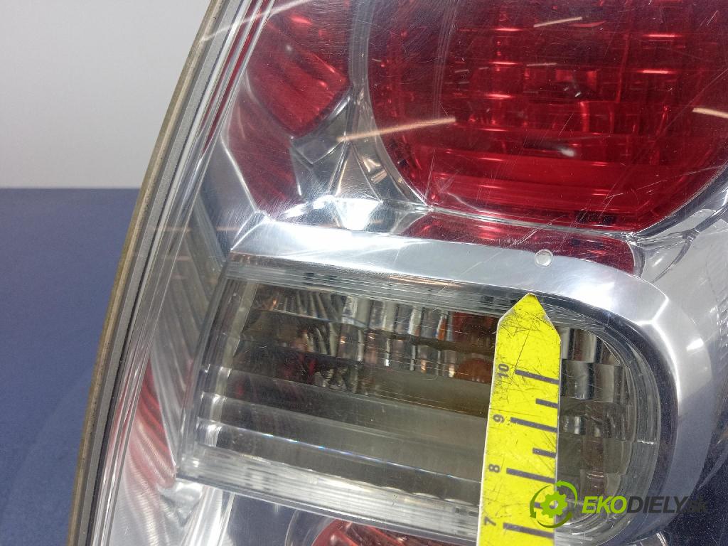 Toyota Corolla verso 2008 svetlo / reflektor zad Prava: Vonkajsia: