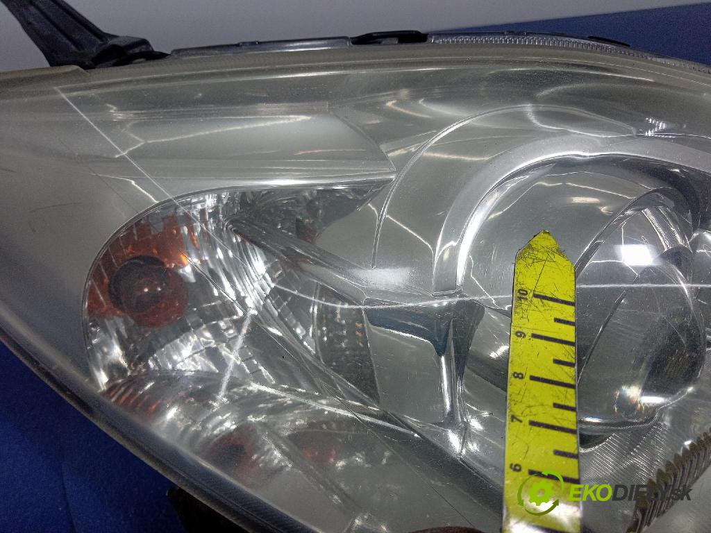 Mazda 5 2006 Reflektor: v pravo: P5117R