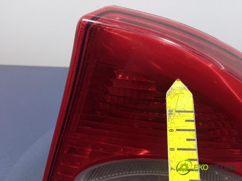 Ford Focus 2007 svetlo / reflektor zad Prava: Vonkajsia: 5M51-13404-B