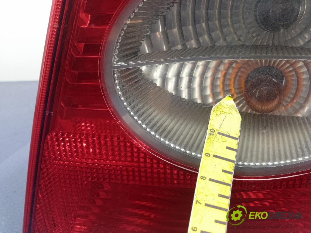 Ford Focus 2007 svetlo / reflektor zad Prava: Vonkajsia: 5M51-13404-B
