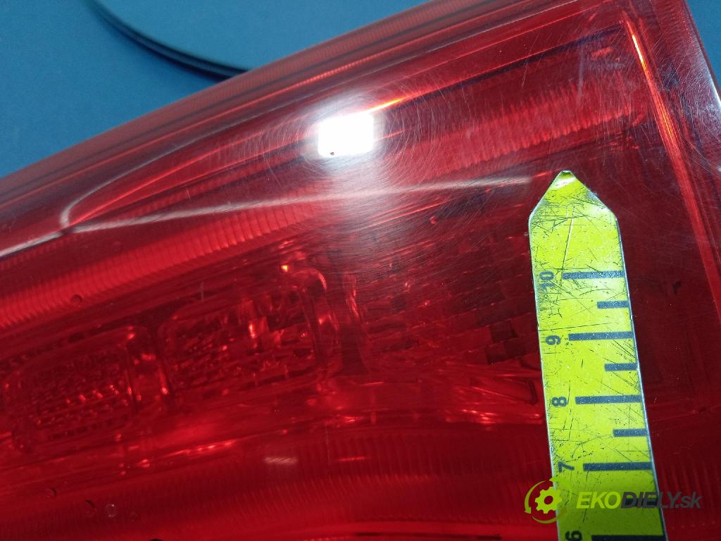 Jeep Grand Cherokee 2014 svetlo / reflektor zad Prava: Vnútri: 68110046AC