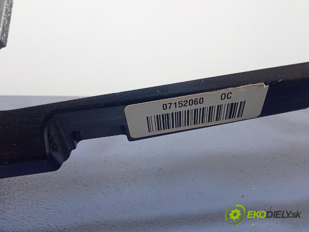 Jeep Grand Cherokee 2014 kokpit,pristrojová doska 68141537AD