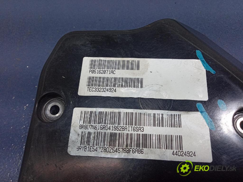 Jeep Grand Cherokee 2014 kryt Motor: P05162071AC