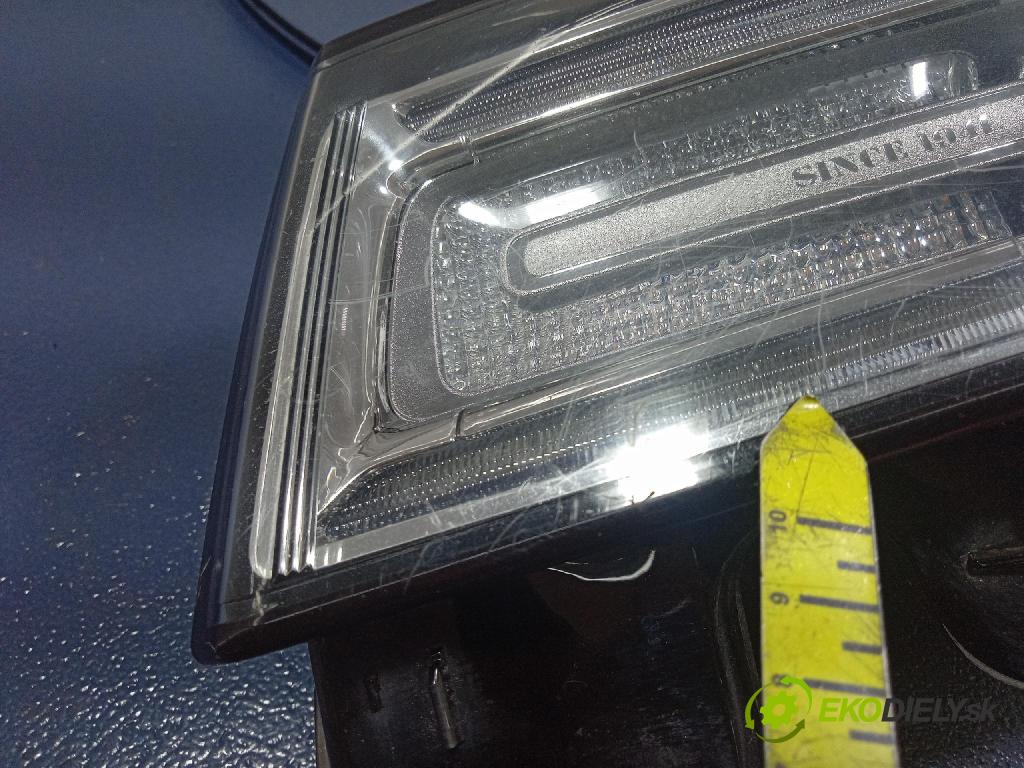 Jeep Grand Cherokee 2014 Reflektor: Vľavo: 68111035AD