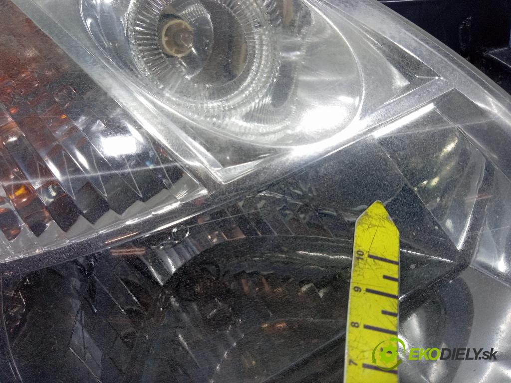 Kia Picanto 2007 Reflektor: v pravo: 92102-070