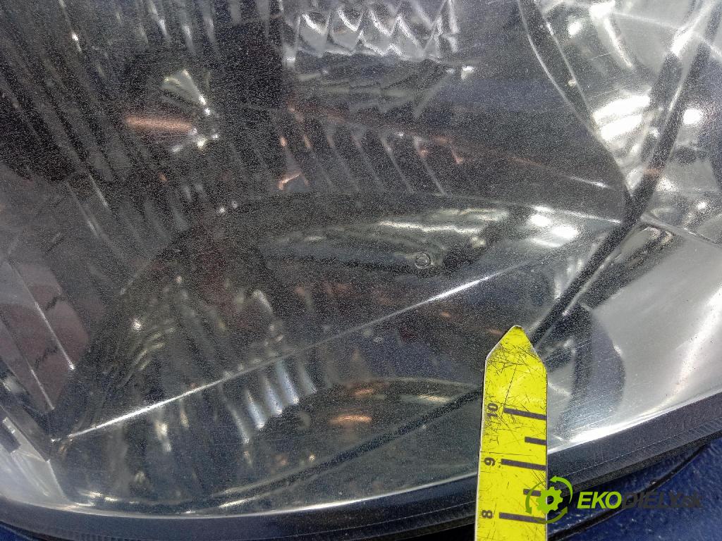 Kia Picanto 2007 Reflektor: v pravo: 92102-070